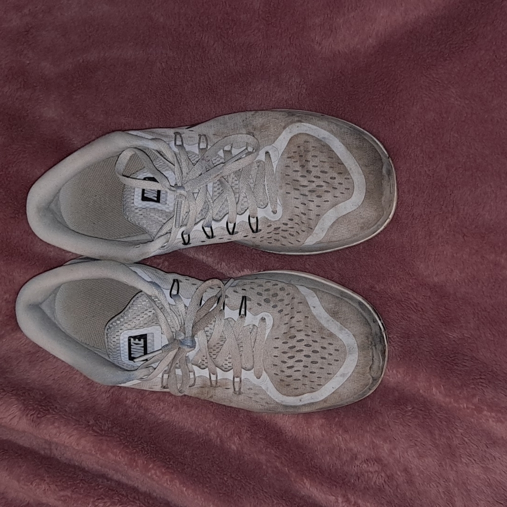 gray size 10 nikes